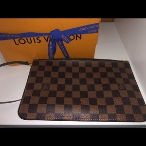 Louis Vuitton Neverfull pouch